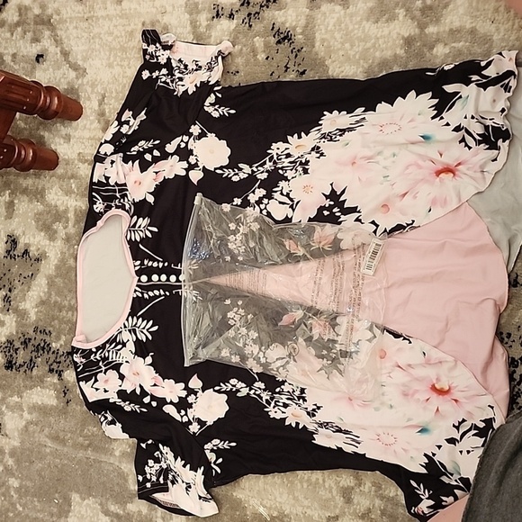 H1 - NWT Blouse Floral XXL - Picture 2 of 3